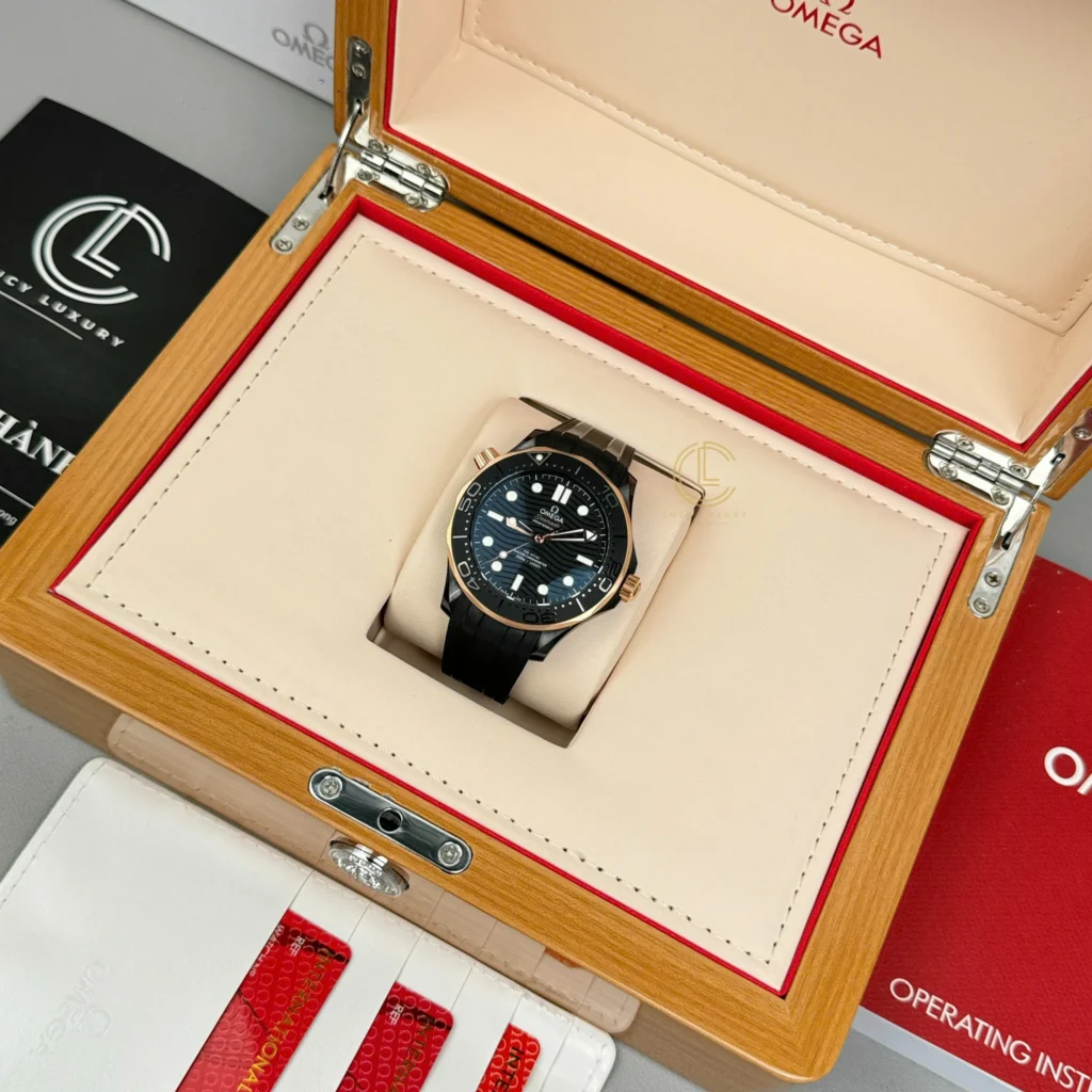 Super Clone Omega Seamaster Diver 210.62.44.20.01.001 42mm Black Dial Ceramic — movement / caseback view