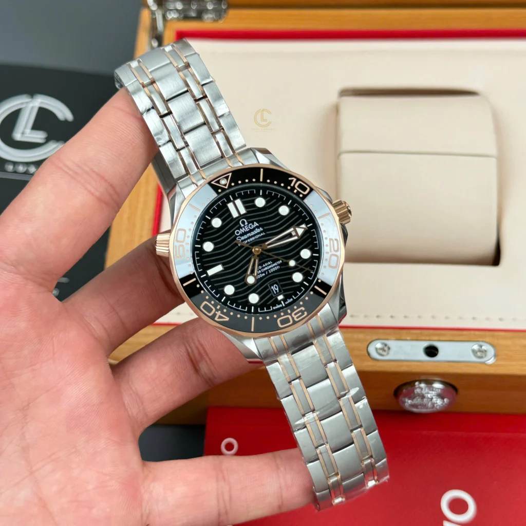 Super Clone Omega Seamaster Diver 300M 210.20.42.20.01.001 42mm Black Dial — case and bezel