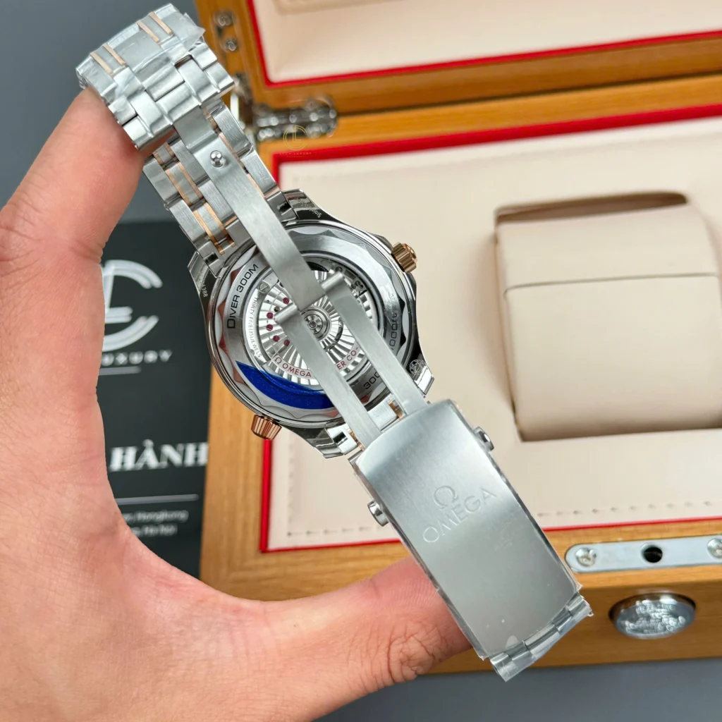 Super Clone Omega Seamaster Diver 300M 210.20.42.20.01.001 42mm Black Dial — view 9