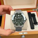 Super Clone Omega Seamaster Diver 300M 42mm Green Dial — case and bezel