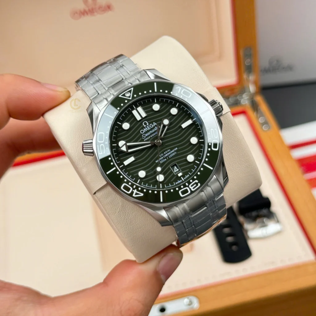 Super Clone Omega Seamaster Diver 300M 42mm Green Dial — side profile