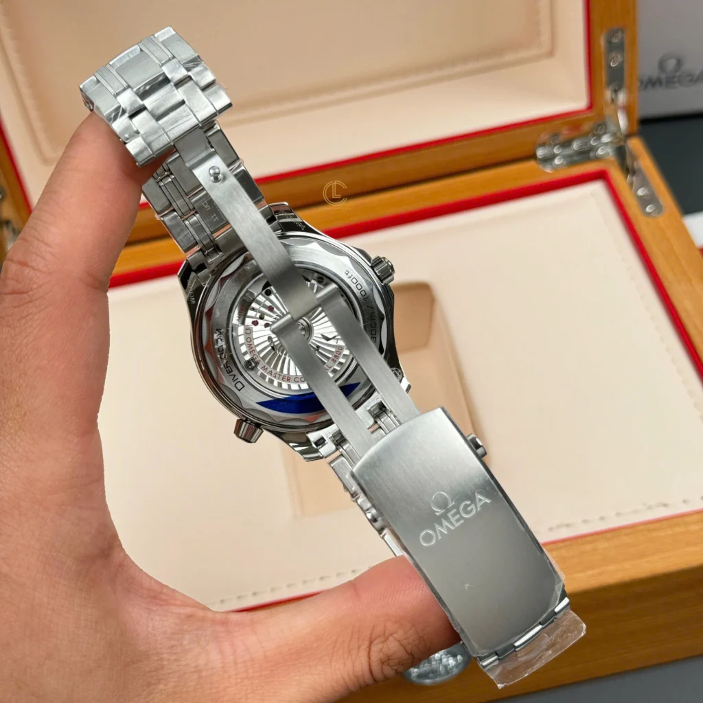 Super Clone Omega Seamaster Diver 300M 42mm Green Dial — view 9