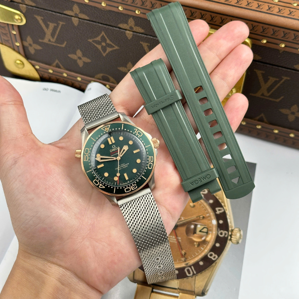 Super Clone Omega Seamaster Diver 300M “James Bond 007” 210.90.42.20.10.001 42MM Bronze Gold Titanium – — case and bezel