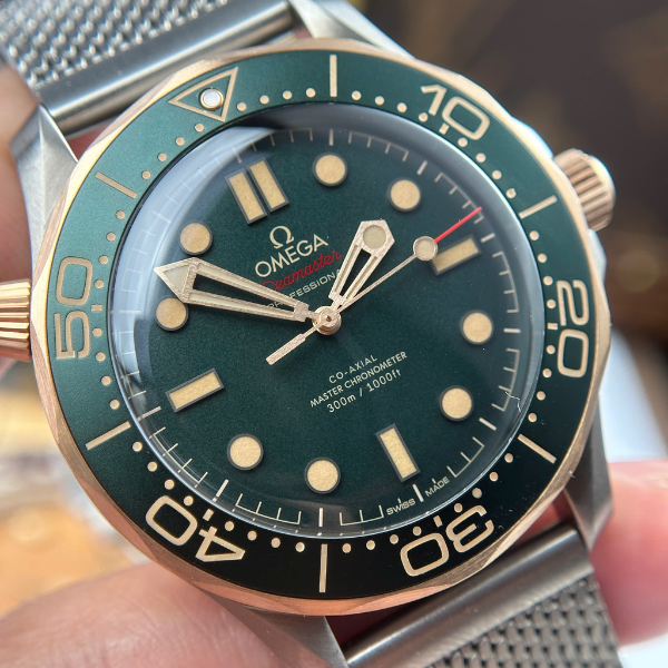 Super Clone Omega Seamaster Diver 300M “James Bond 007” 210.90.42.20.10.001 42MM Bronze Gold Titanium – — side profile