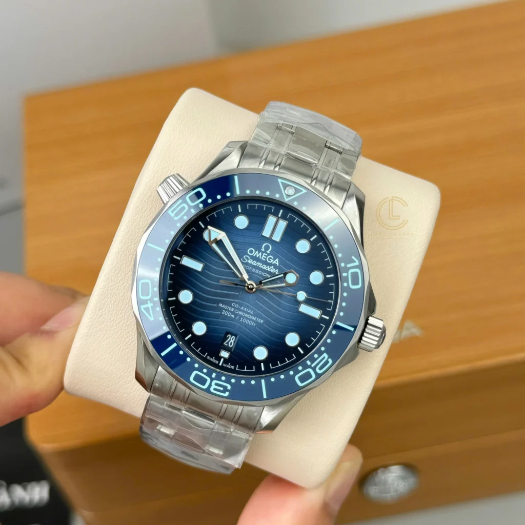 Super Clone Omega 42mm Steel — bracelet detail