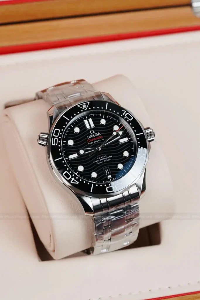 Super Clone Omega Seamaster Diver 300M Co‑Axial Master Chronometer 210.30.42.20.01.001 42mm Black Dial — case and bezel