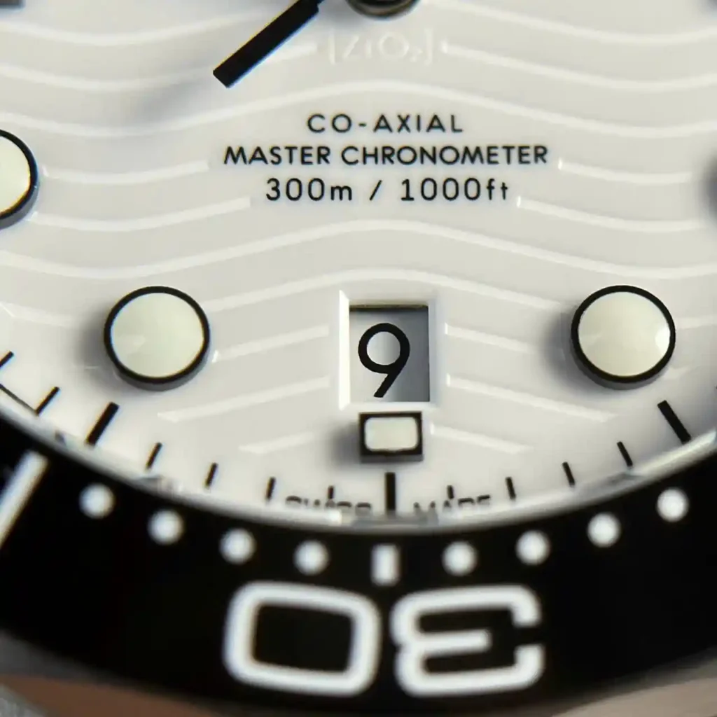 Super Clone Omega 42mm Steel — clasp and links