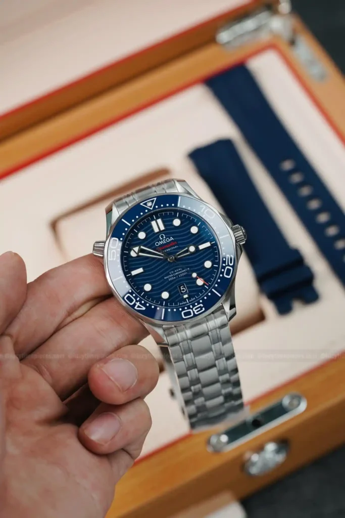 Super Clone Omega Seamaster Diver 300M Co‑Axial Master Chronometer 210.32.42.20.03.001 42mm Blue Dial — dial close-up