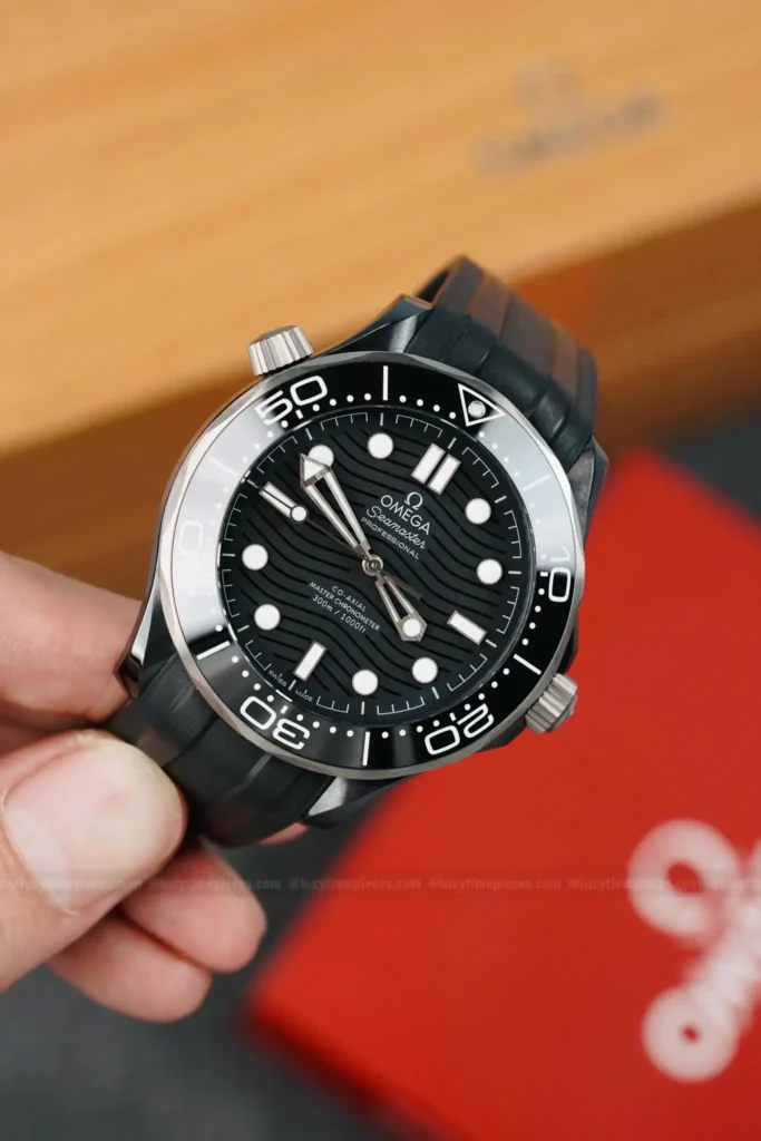 Super Clone Omega Seamaster Diver 300M Co‑Axial Master Chronometer 210.92.44.20.01.001 Black Dial Ceramic 42mm — bracelet detail