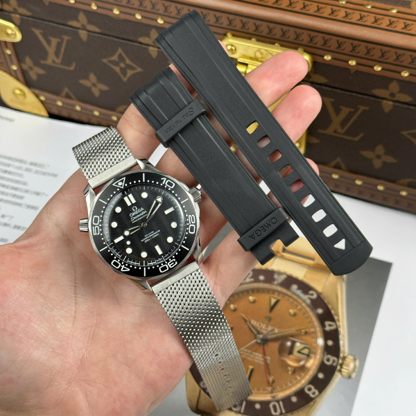 Super Clone Omega 42mm Steel — dial close-up