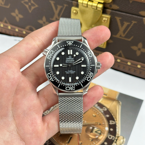 Super Clone Omega 42mm Steel — case and bezel