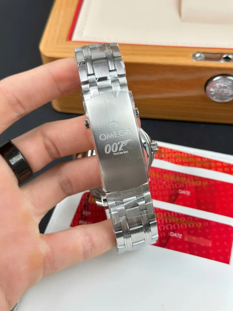 Super Clone Omega 42mm Steel — bracelet detail