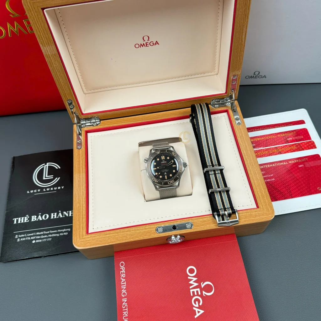 Super Clone Omega Seamaster Diver “James Bond 007 Edition” 42mm Black Dial Titanium — view 11