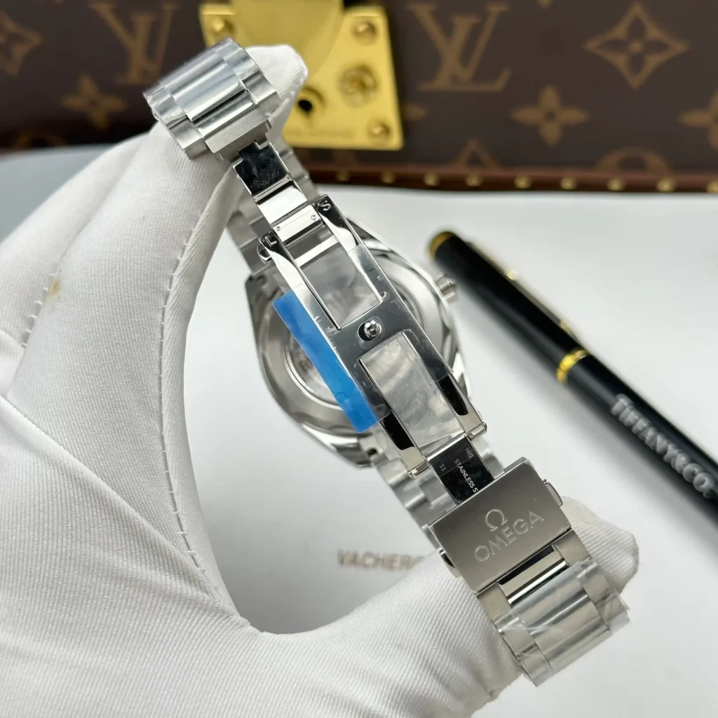 Super Clone Omega 38mm Steel — bracelet detail