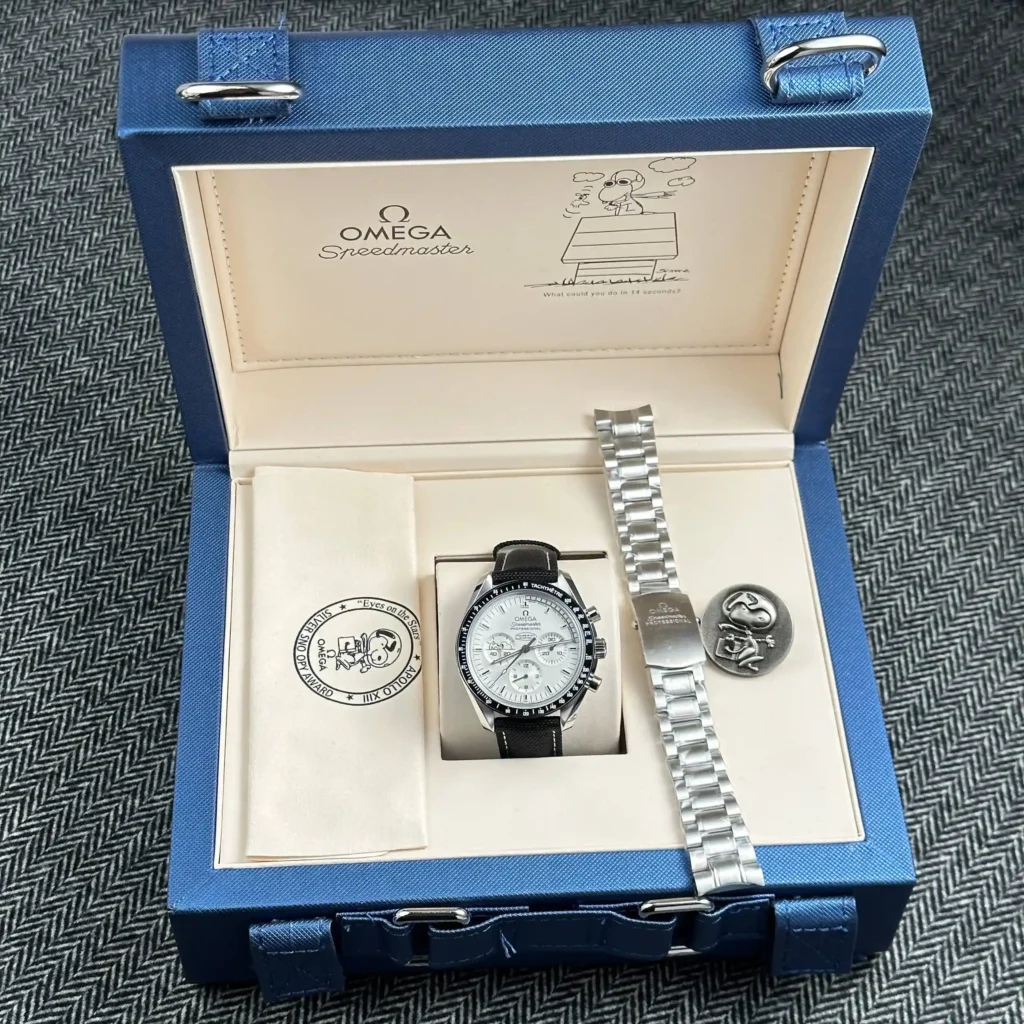 Super Clone Omega Speedmaster Apollo 13 Silver Snoopy 311.32.42.30.04.003 42mm — dial close-up
