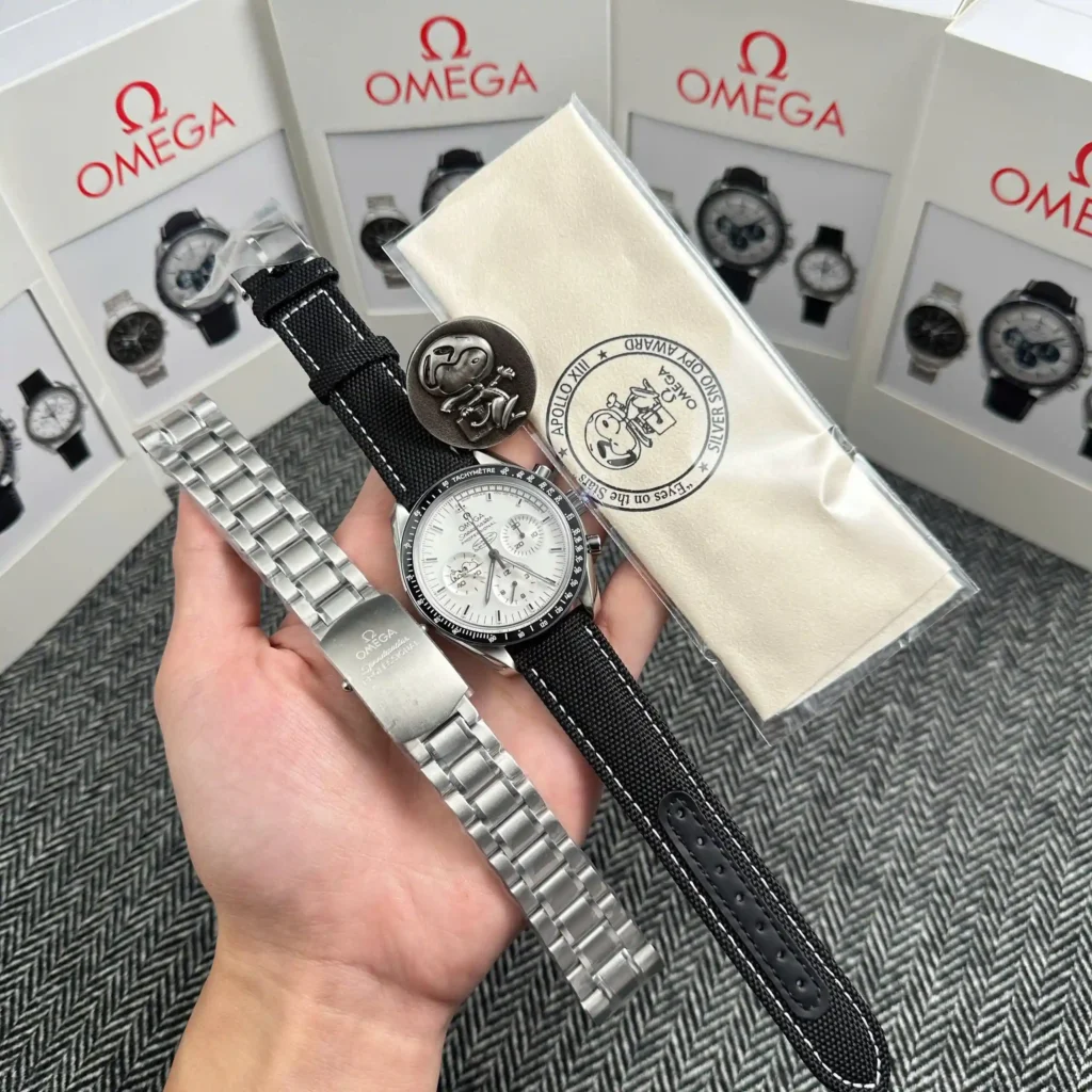 Super Clone Omega Speedmaster Apollo 13 Silver Snoopy 311.32.42.30.04.003 42mm — case and bezel