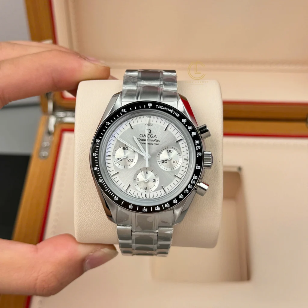 Super Clone Omega Speedmaster Moon Watch 310.30.42.50.04.001 42mm White Dial — bracelet detail