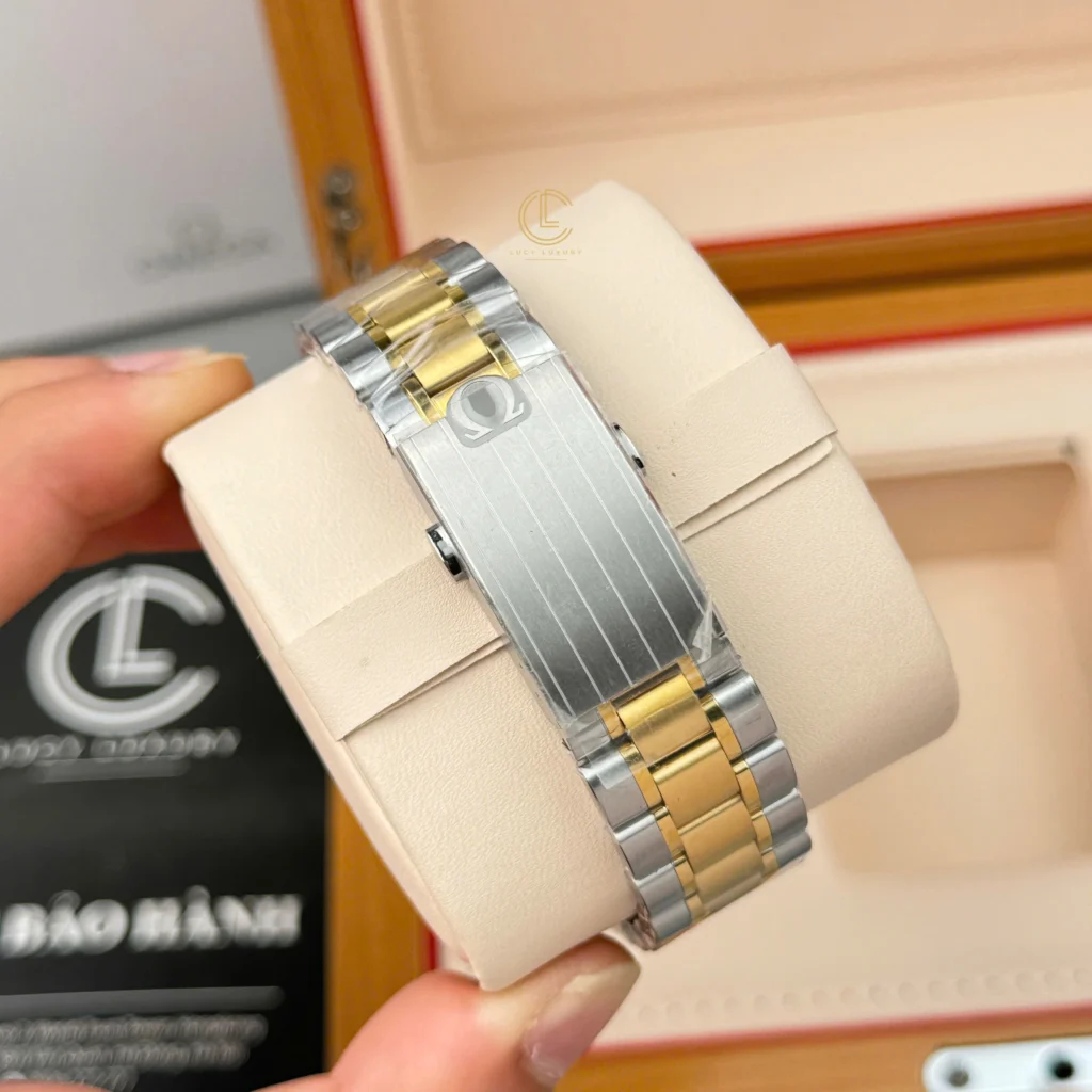 Super Clone Omega Speedmaster Moonwatch Professional 310.20.42.50.02.001 42mm White Dial Demi Yellow Gold — movement / caseback view