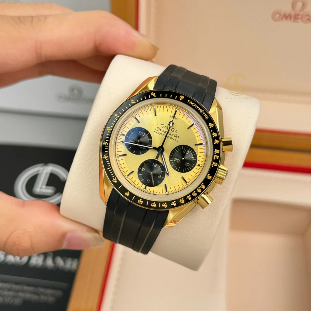 Super Clone Omega Speedmaster Moonwatch Professional 310.63.42.50.01.001 42mm Yellow Gold — case and bezel