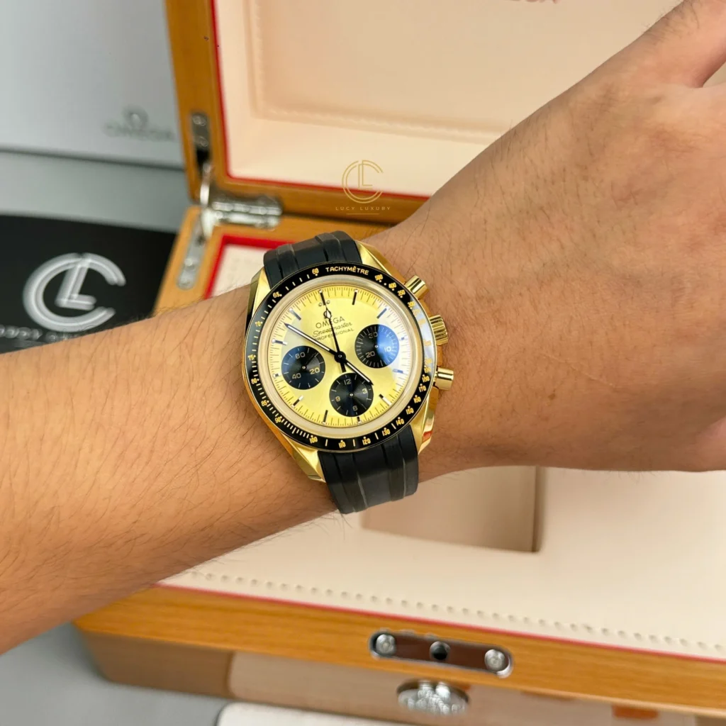 Super Clone Omega Speedmaster Moonwatch Professional 310.63.42.50.01.001 42mm Yellow Gold — bracelet detail