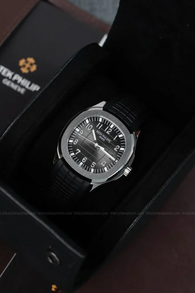 Super Clone Patek Philippe Aquanaut 40mm Rubber Strap Steel — dial close-up