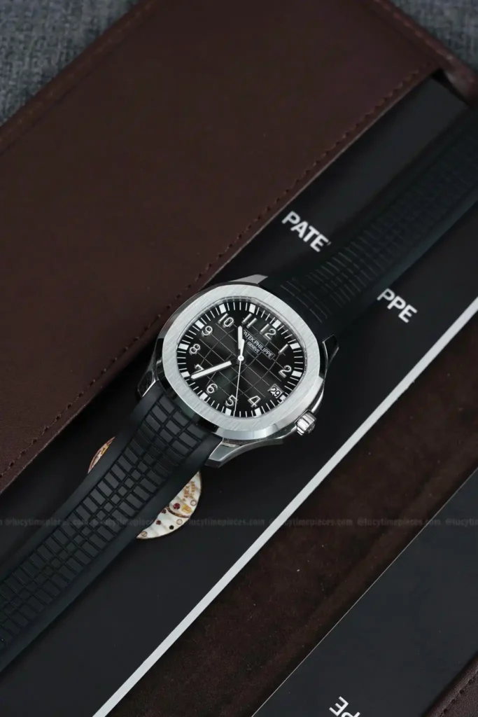 Super Clone Patek Philippe Aquanaut 40mm Rubber Strap Steel — case and bezel