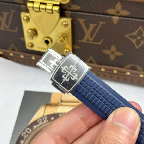 Super Clone Patek Philippe Aquanaut Rubber Strap Steel — movement / caseback view