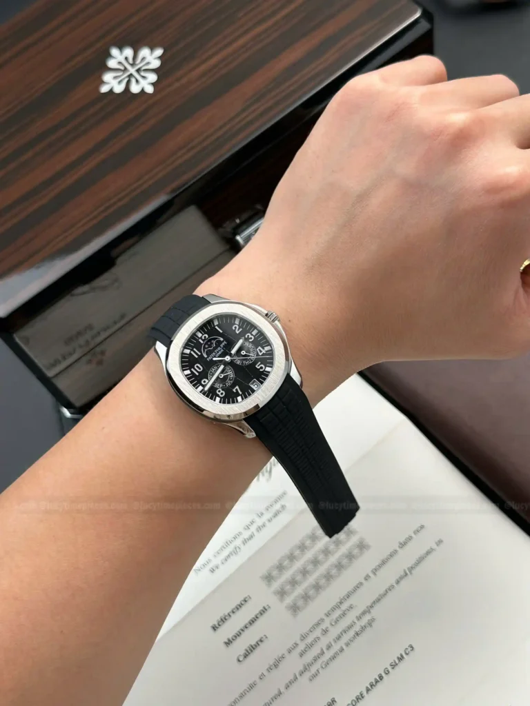 Super Clone Patek Philippe Aquanaut 5261A Moonphase Black 40mm — dial close-up