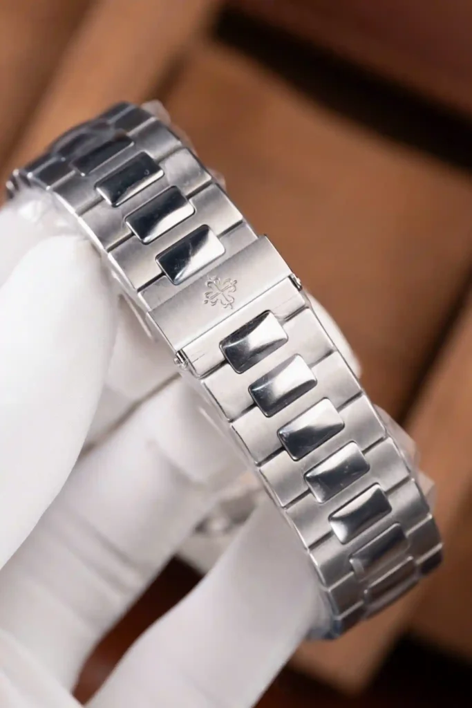 Super Clone Patek Philippe Nautilus 5711/1A-010 40mm Blue Dial V3 Update — view 10