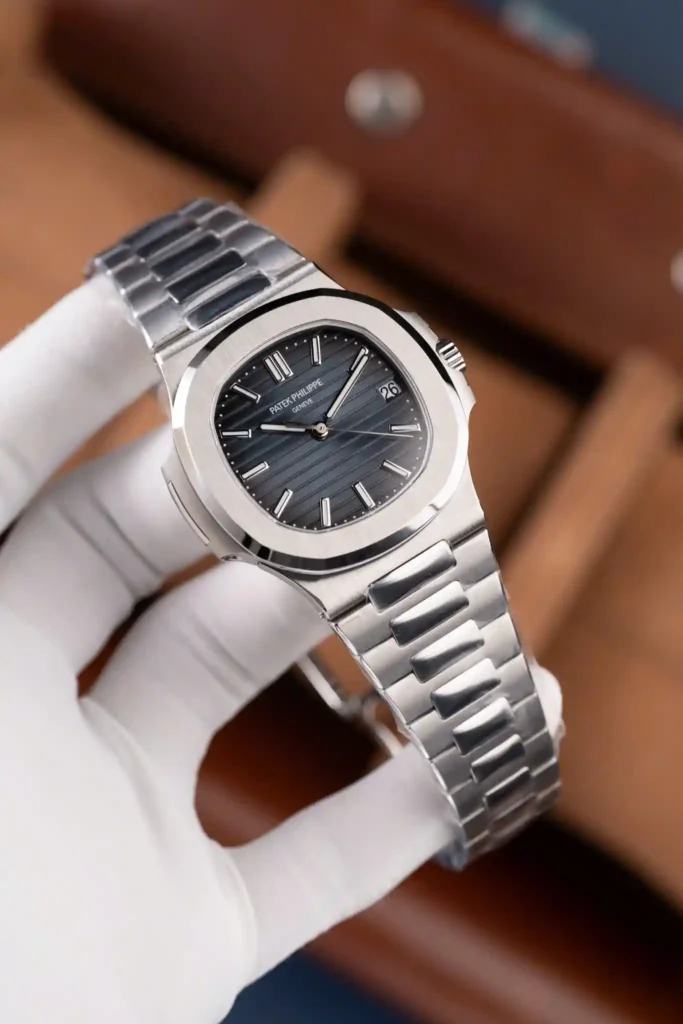 Super Clone Patek Philippe Nautilus 5711/1A-010 40mm Blue Dial V3 Update — case and bezel