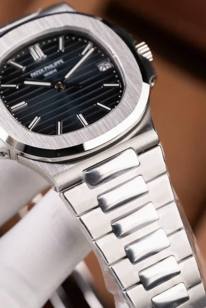 Super Clone Patek Philippe Nautilus 5711/1A-010 40mm Blue Dial V3 Update — bracelet detail
