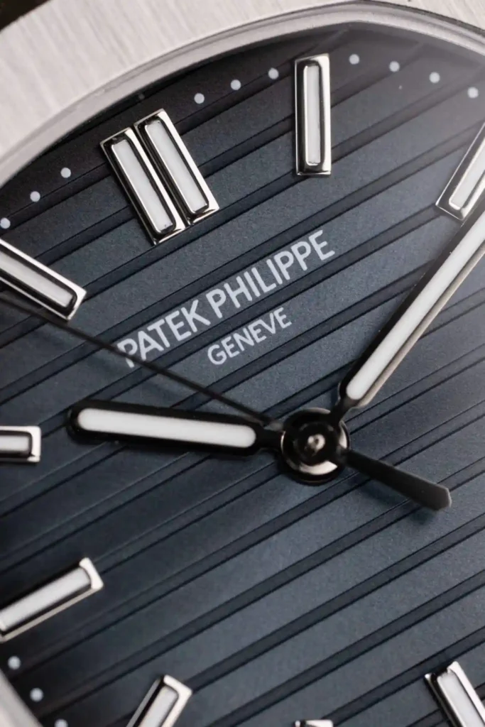 Super Clone Patek Philippe Nautilus 5711/1A-010 40mm Blue Dial V3 Update — side profile