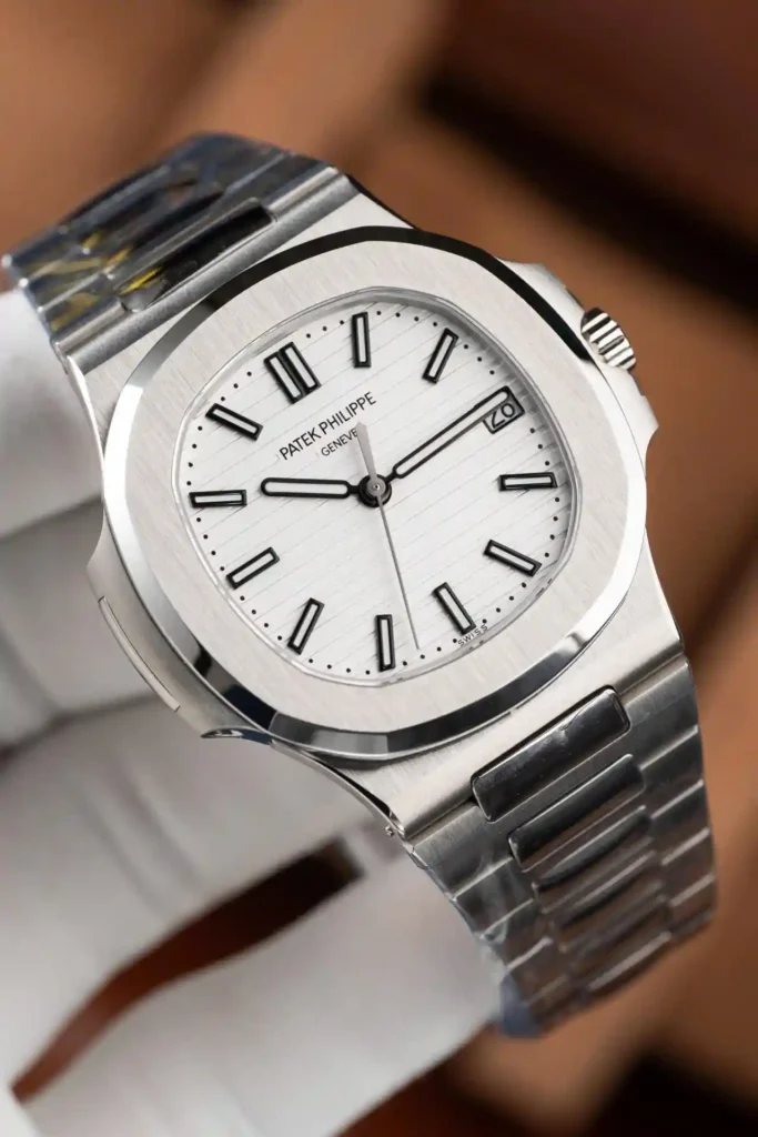 Super Clone Patek Philippe Nautilus 5711/1A-011 40mm White Dial V3 Update — case and bezel