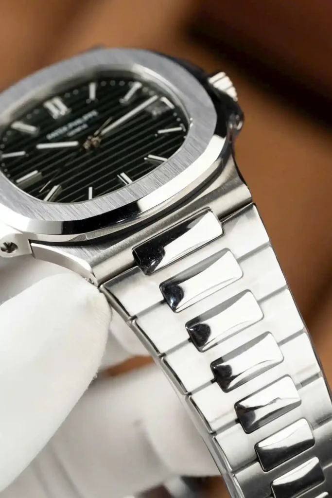 Super Clone Patek Philippe Nautilus 5711/1A-014 40mm Green Dial V3 Update — side profile
