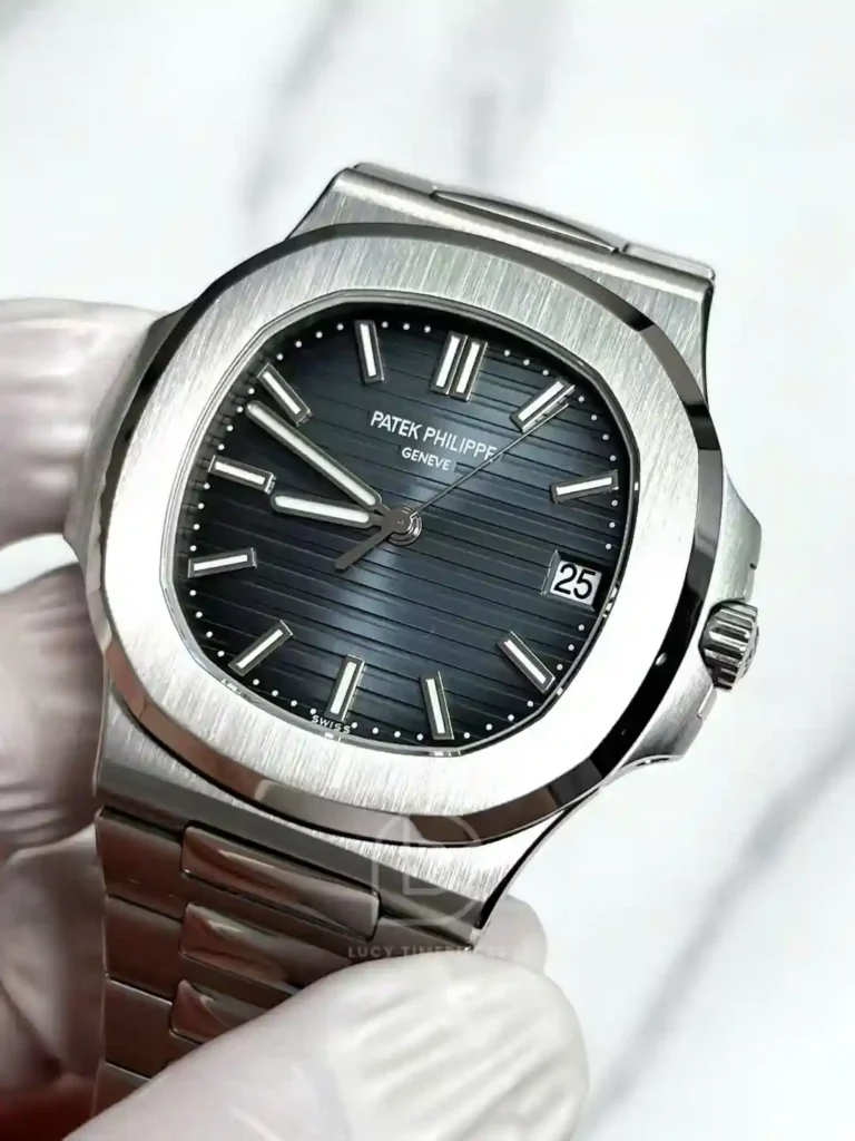 Super Clone Patek Philippe Nautilus 5711A Blue 40mm — case and bezel