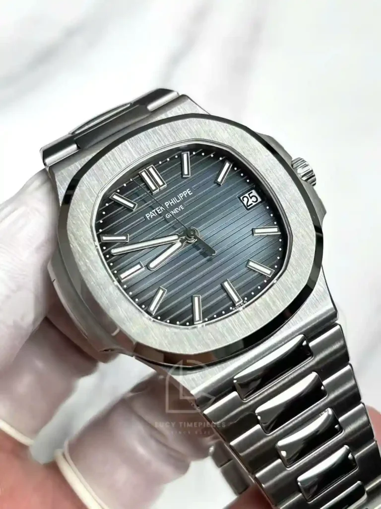 Super Clone Patek Philippe Nautilus 5711A Blue 40mm — bracelet detail