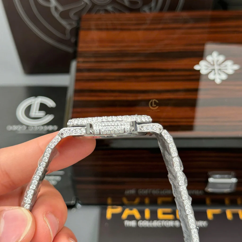 Super Clone Patek Philippe Nautilus 5712/1A 40mm Blue Dial Full Moissanite Hongkong – Customize Diamod — movement / caseback view