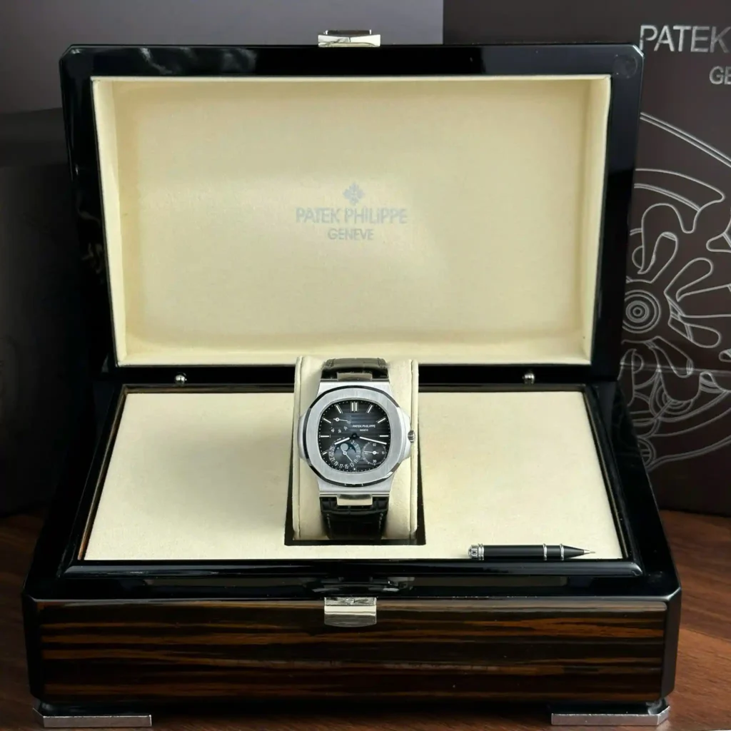 Super Clone Patek Philippe Nautilus 5712/1A – 001 Blue Dial V3 — dial close-up