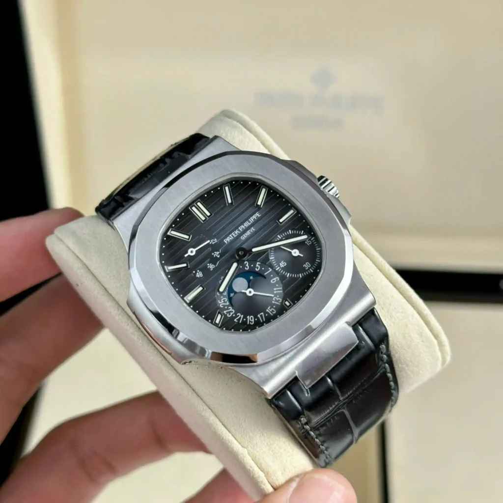 Super Clone Patek Philippe Nautilus 5712/1A – 001 Blue Dial V3 — case and bezel