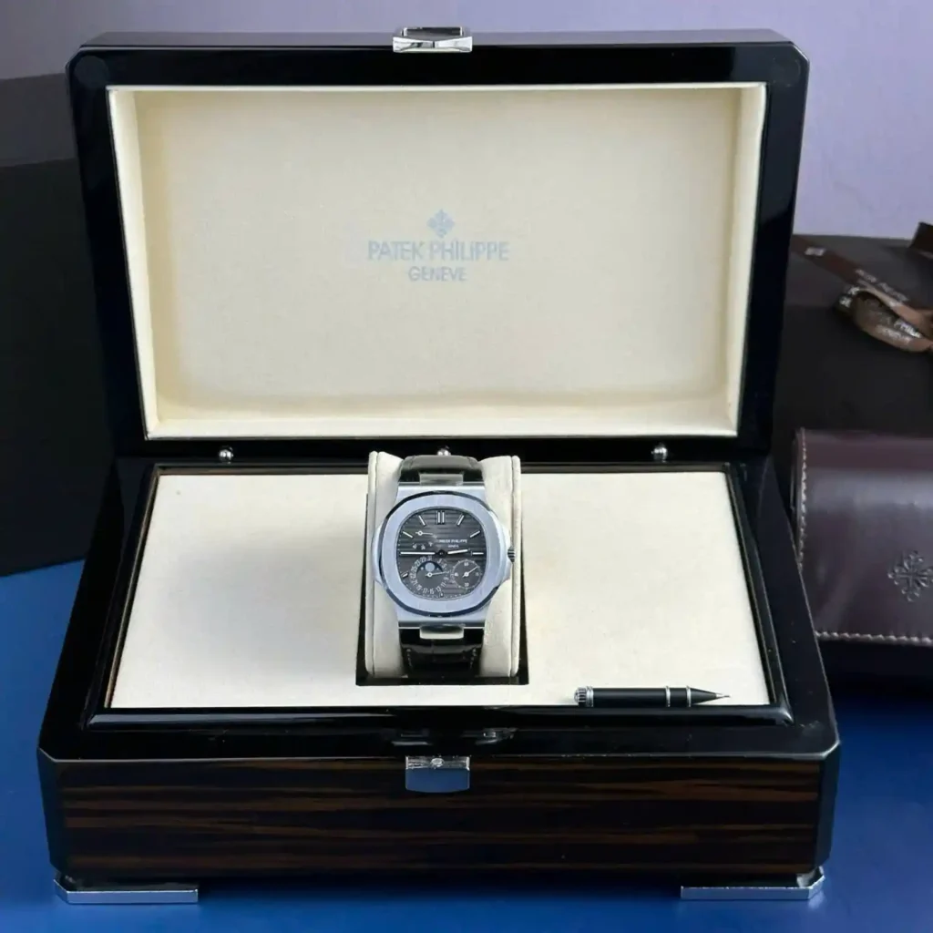 Super Clone Patek Philippe Nautilus 5712/1A – 001 Grey Dial V3 — dial close-up
