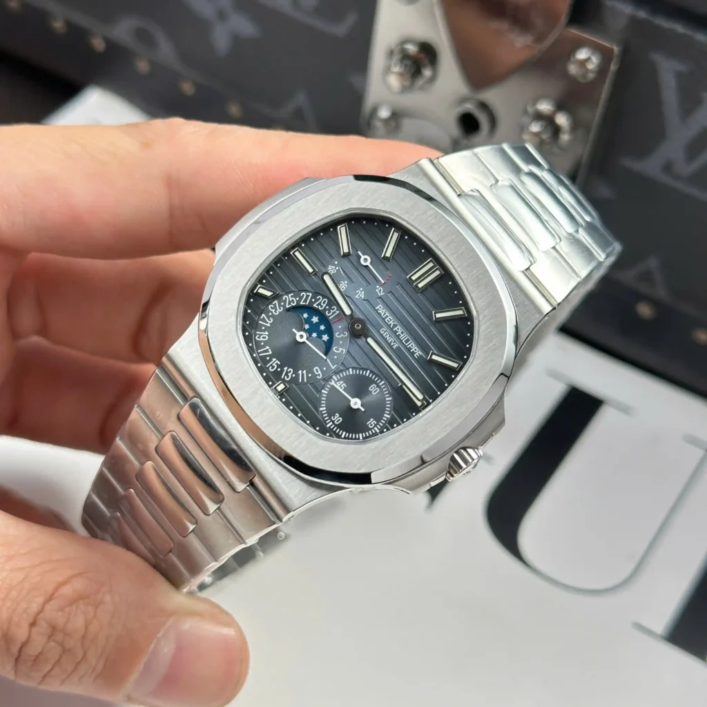 Super Clone Patek Philippe Nautilus 5712/1A – 001 Steels Blue Dial V3- – — bracelet detail
