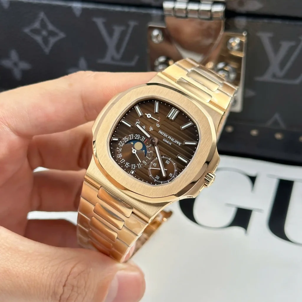 Super Clone Patek Philippe Nautilus 5712/1R – 001 Chocolate Dial V3 — bracelet detail