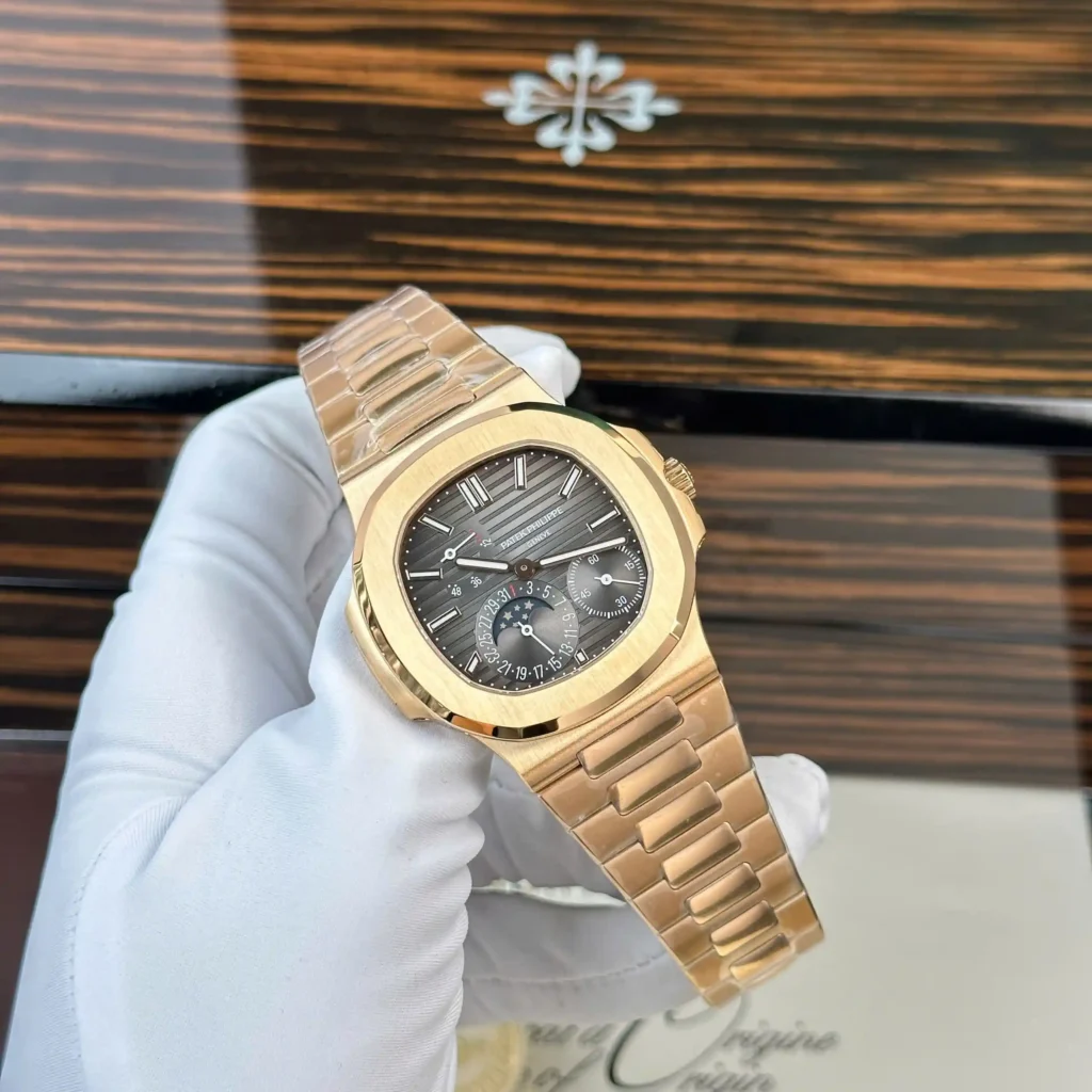 Super Clone Patek Philippe Nautilus 5712/1R – 001 Grey Dial V3 — dial close-up