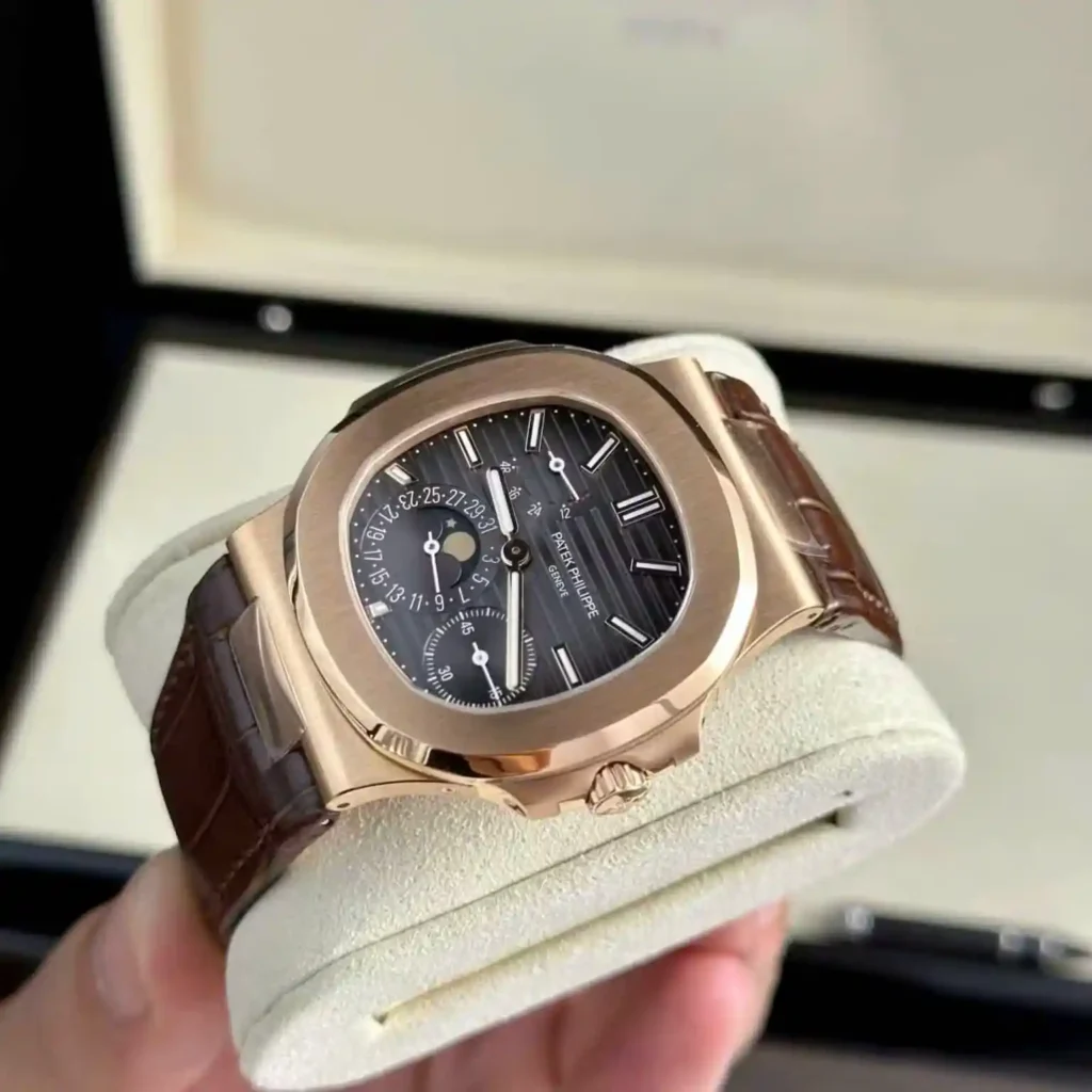 Super Clone Patek Philippe Nautilus 5712/1R – 001 Grey Dial V3 — bracelet detail