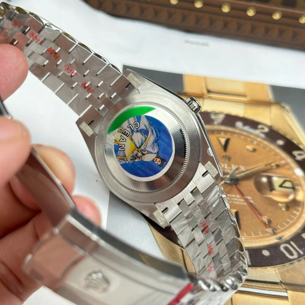 Super Clone Rolex Datejust Bright Blue Diamond Dial 126334-0016 41 mm — bracelet detail