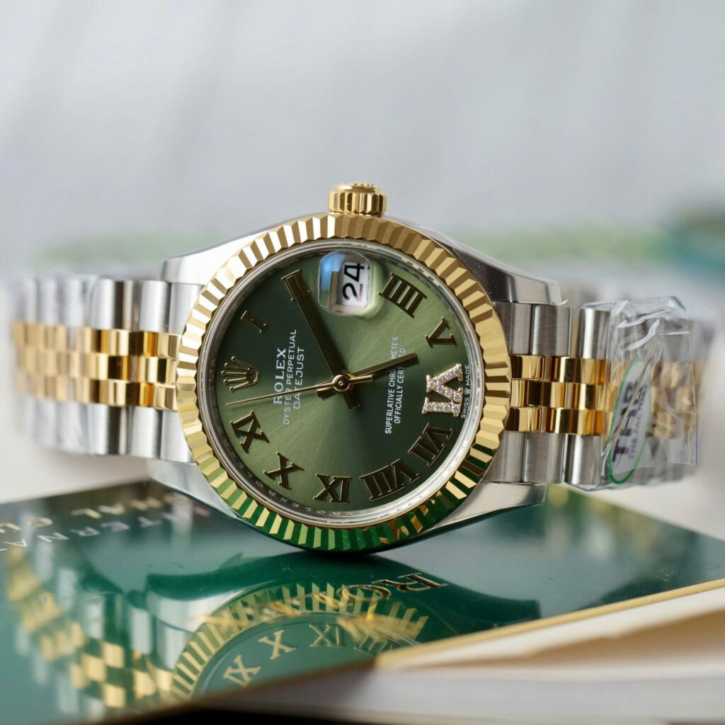 Super Clone Rolex Datejust Olive Green Roman Diamond Dial 126233-0025 36 mm — bracelet detail