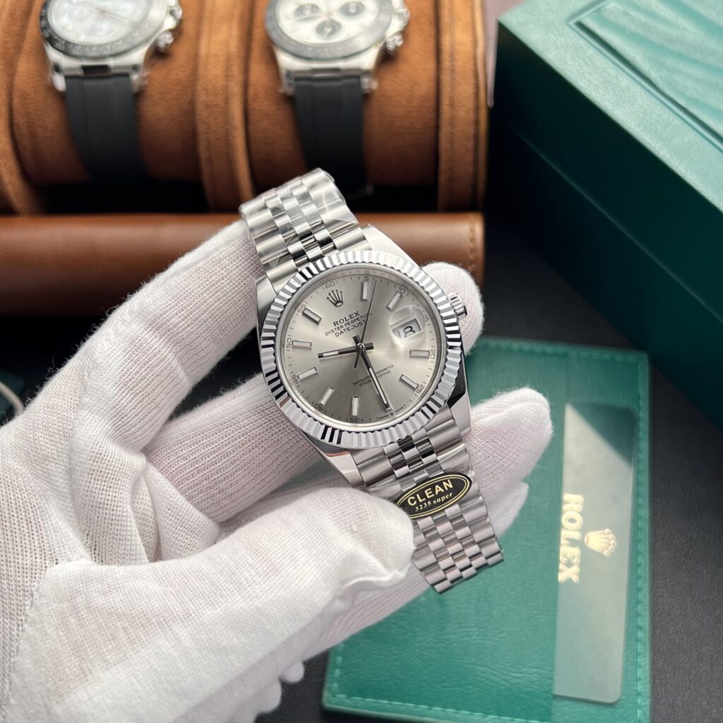 Super Clone Rolex Datejust Silver Dial 126334-0004 41 mm — bracelet detail