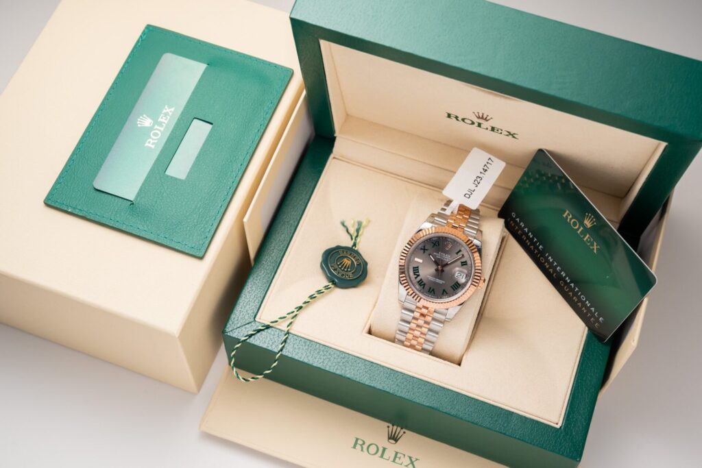 Super Clone Rolex Datejust Slate Roman Dial 126331-0016 41 mm — case and bezel