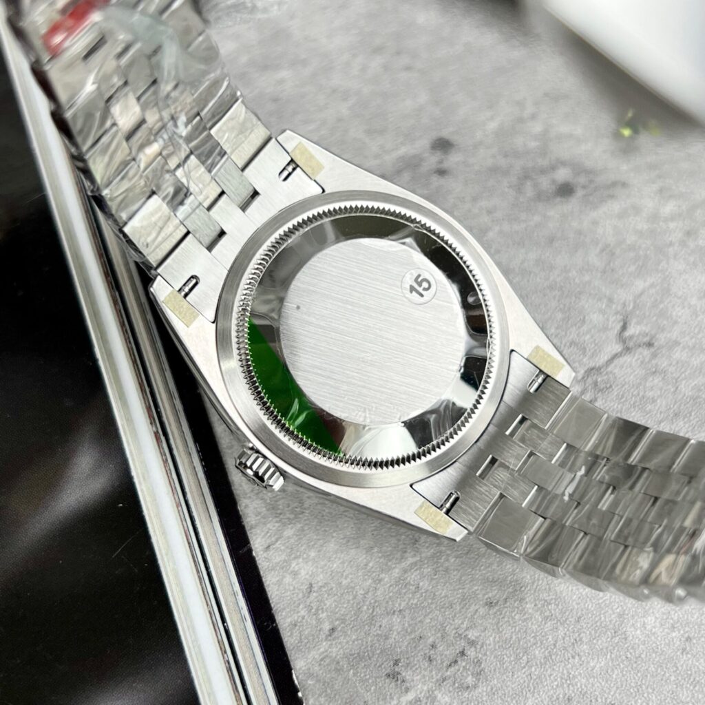 Super Clone Rolex Datejust White Roman Dial 126334-0024 41 mm — movement / caseback view