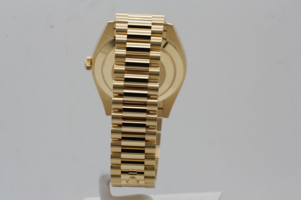 Super Clone Rolex Day-Date Black Dial 228238 40 mm — bracelet detail
